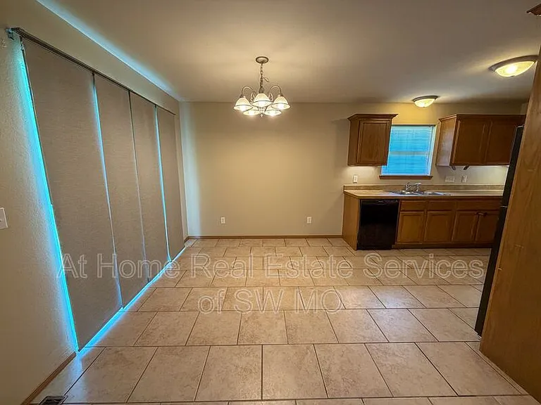 3314 N Marion Ave — Photo 3