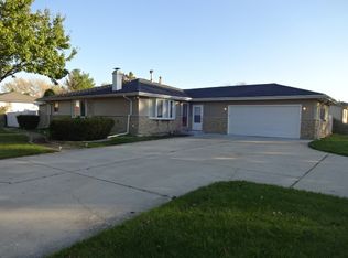 400 E Woodlawn Rd, New Lenox, IL 60451