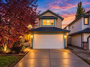 141 W Shannon Sq SW, Calgary, AB T2Y 4K3