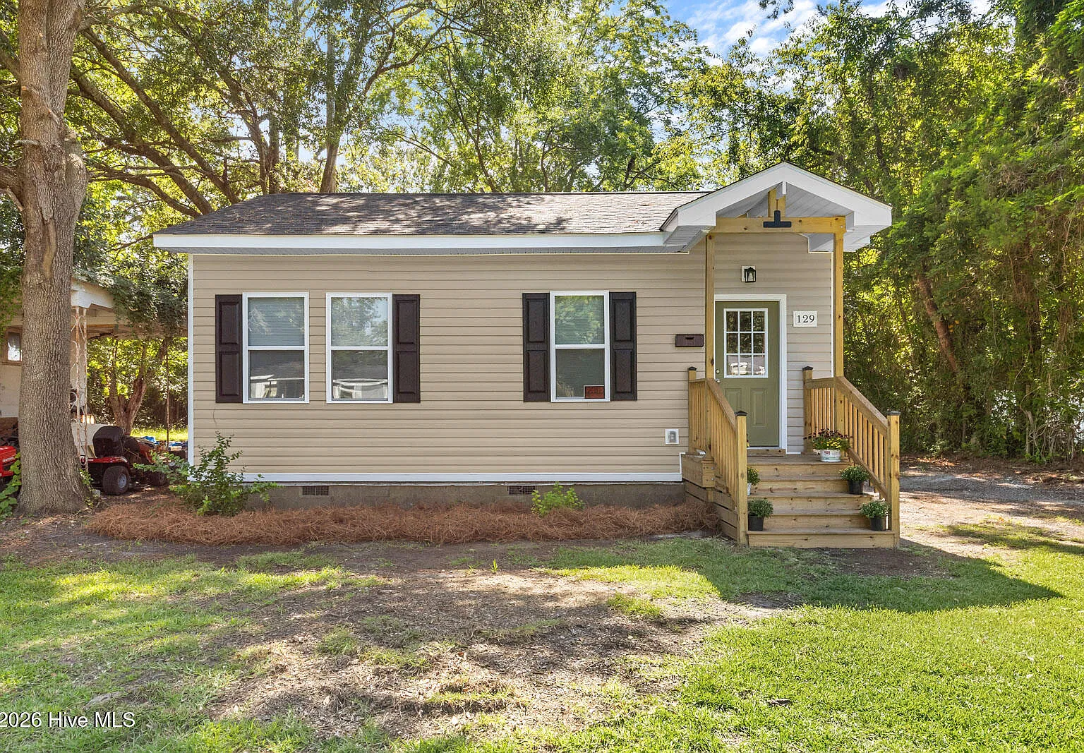 2 bed, 1.0 bath, $1,350 — Photo 2