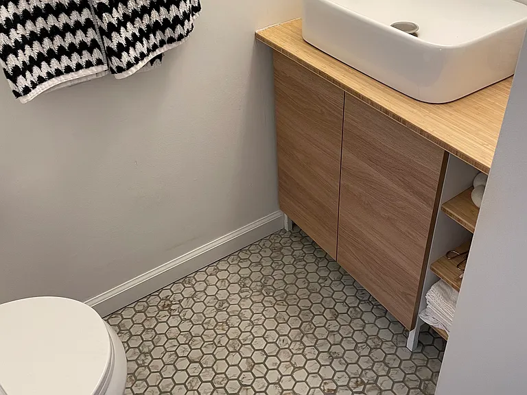 3rd floor 1/2 bath