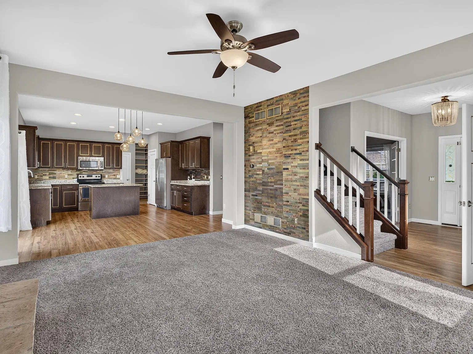 5 bed, 3.5 bath, 3059 sqft, $3,800 — Photo 2
