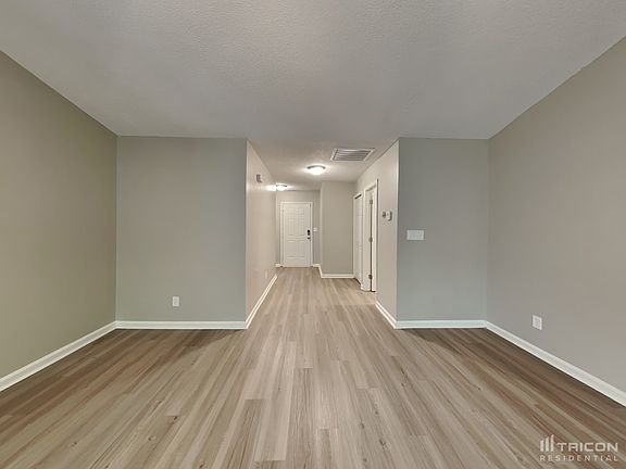 3rd image of 479 Brighton Woods Dr