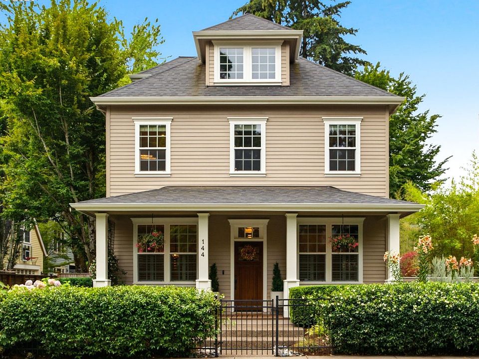 1st image of 144 Leonard St