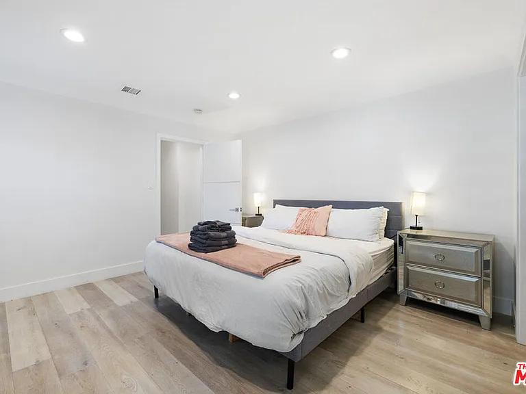 5439 Carpenter Ave — Photo 22
