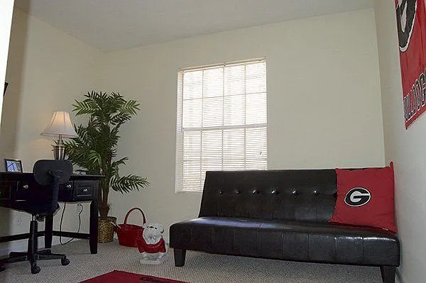 Cambridge Apartments — Photo 9