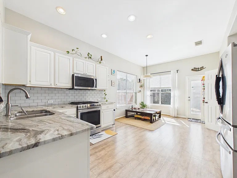 10216 Wind Cave Trl — Photo 7