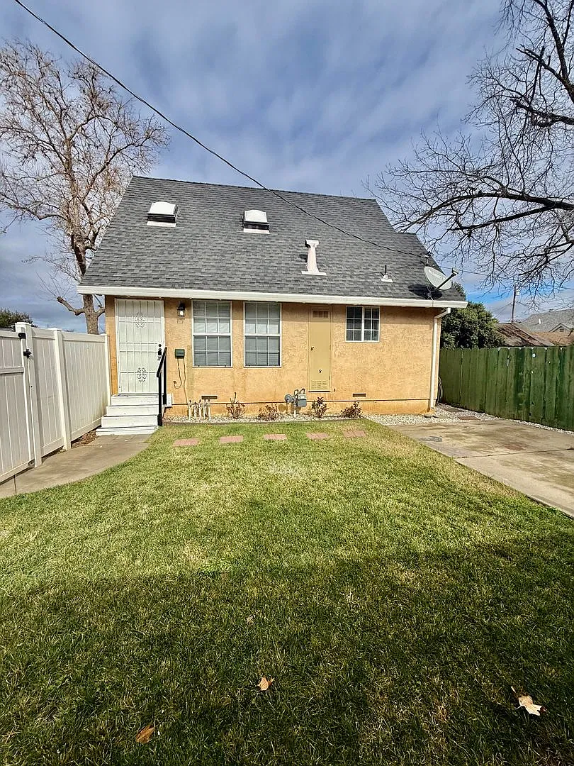 Charming small house — Photo 1