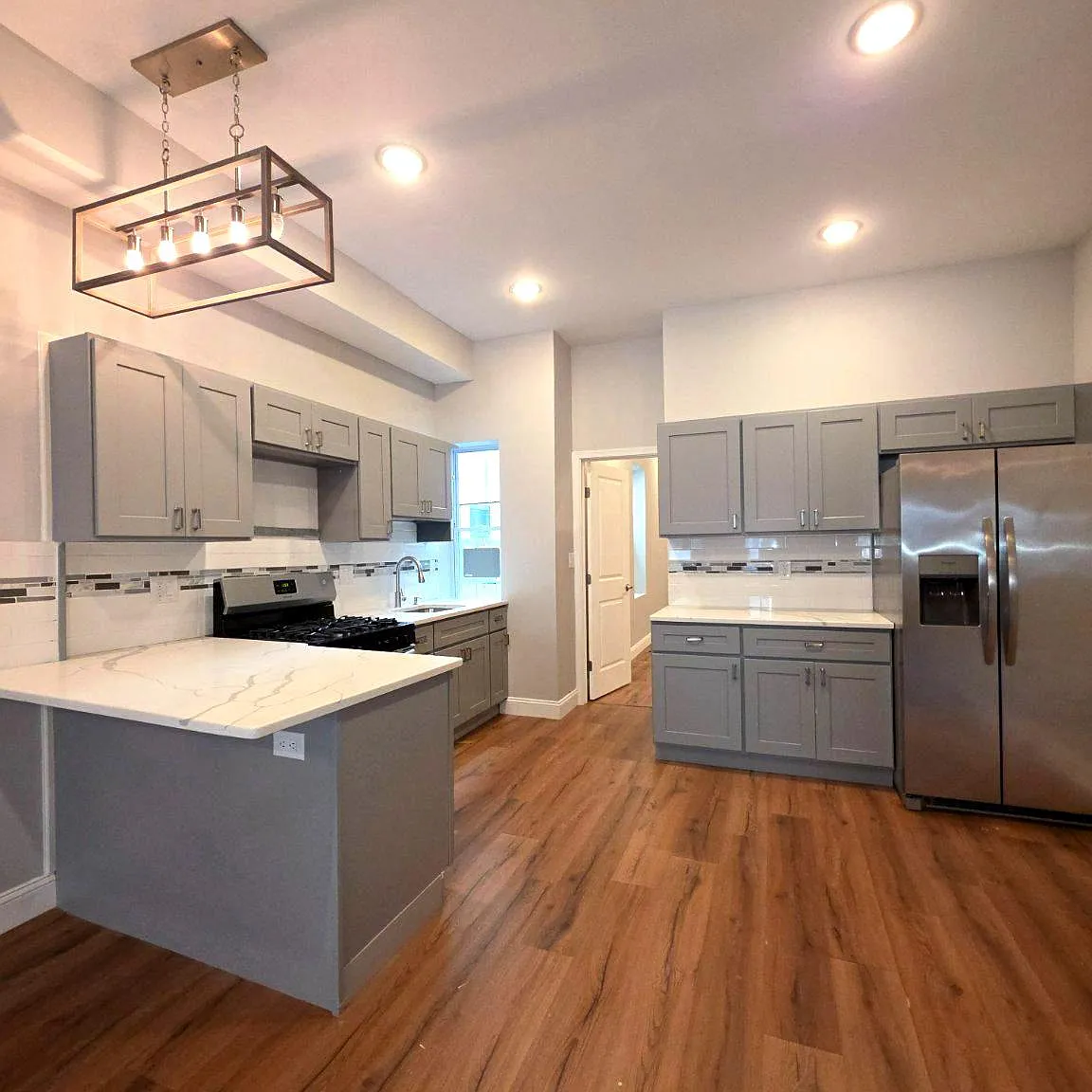 4 bed, 2.0 bath, 1622 sqft, $1,700 — Photo 3