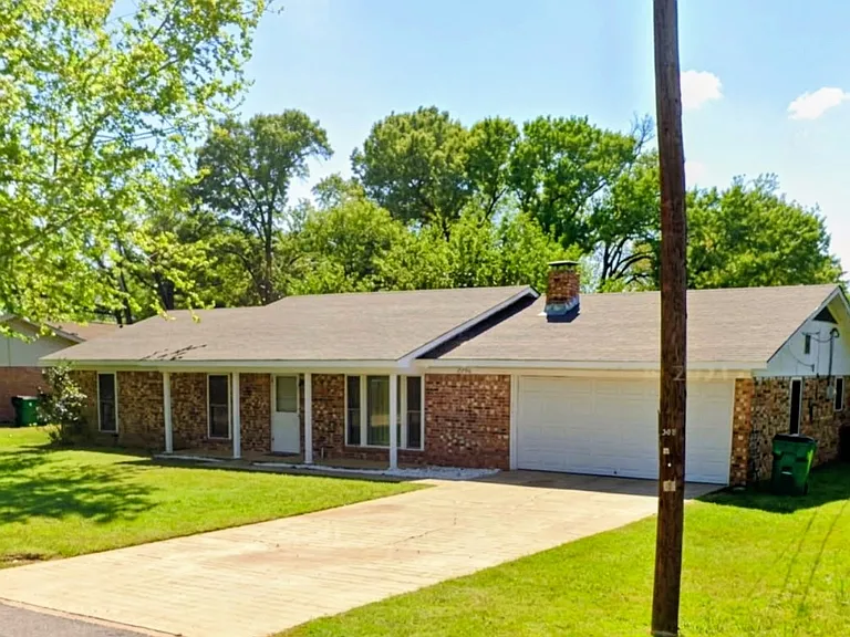 305 Ferguson Rd — Photo 2