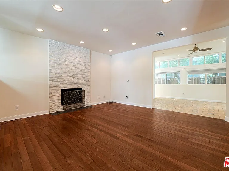 22750 Clarendon St — Photo 13