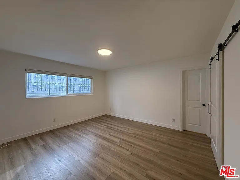 314 S Clark Dr #2 — Photo 32