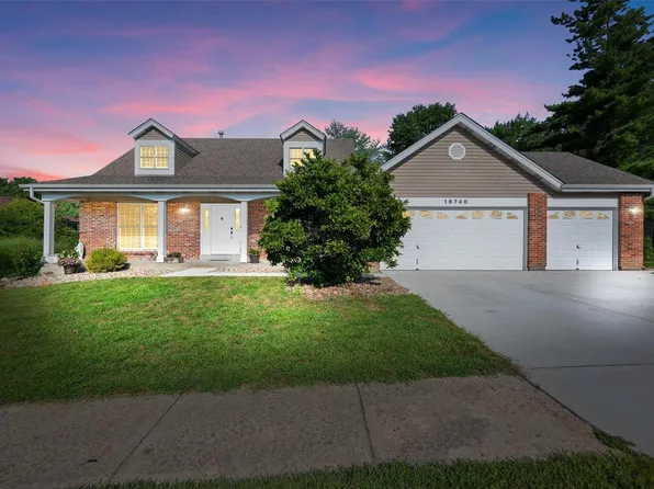 16740 Stanford Place Dr, Florissant, MO 63034