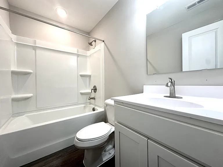 Oak Tree Apartments & Townhomes — Photo 34