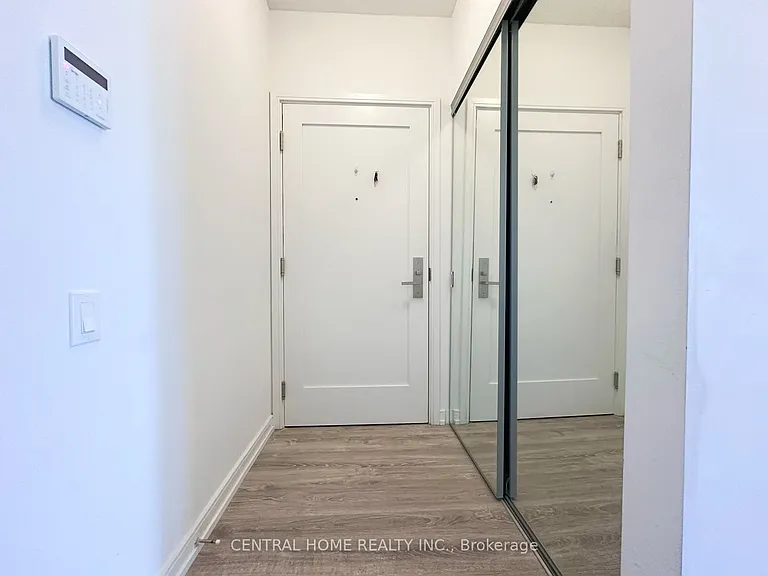 28 Wellesley St E #1602 — Photo 10