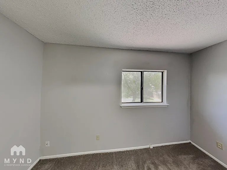 4714 Crested Rock Dr — Photo 16