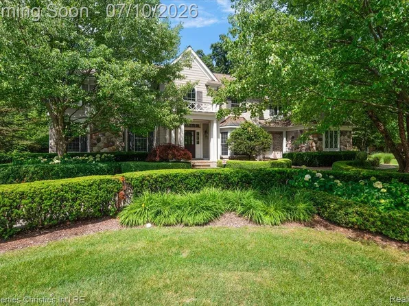 937 Mitchell Ct, Bloomfield Hills, MI 48304