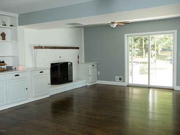 5th image of 10 Redwood Dr