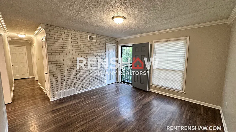 5 bed, 2.5 bath, 2331 sqft, $1,595 — Photo 3