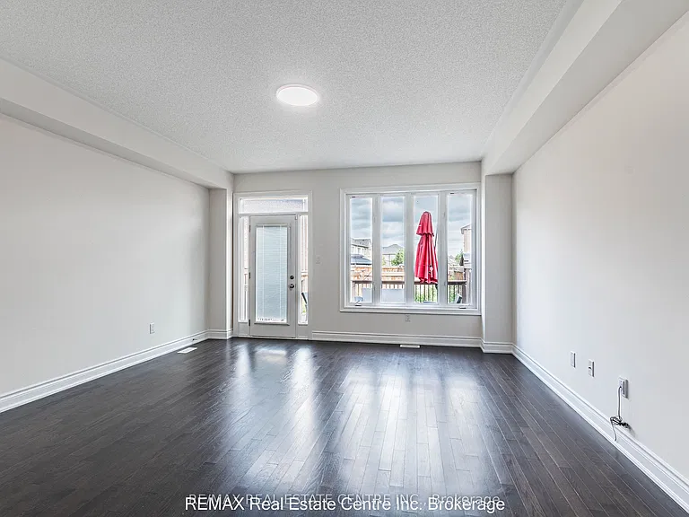27 Lady Evelyn Cres — Photo 9