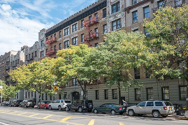 Rented by Trion Real Estate Management | media 9