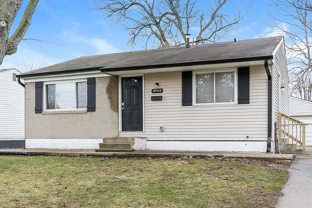 4 bed, 2.0 bath, 1382 sqft, $2,040 — Photo 4