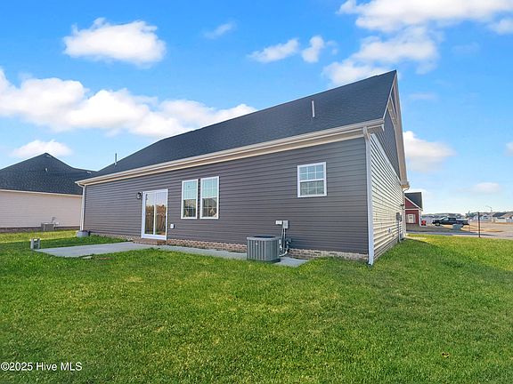 3rd image of 321 Spinnaker Street