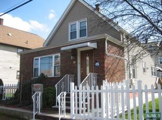 28 Mercer St, Wallington, NJ 07057