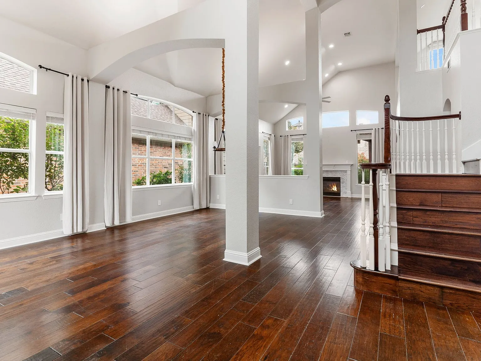 4 bed, 3.5 bath, 3763 sqft, $4,500 — Photo 3