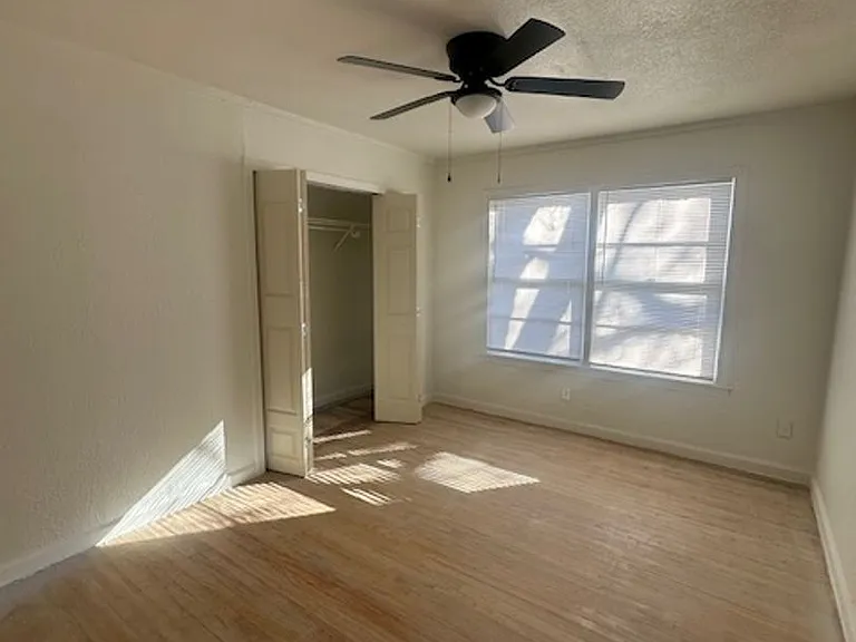 842 S La Salle Dr — Photo 18