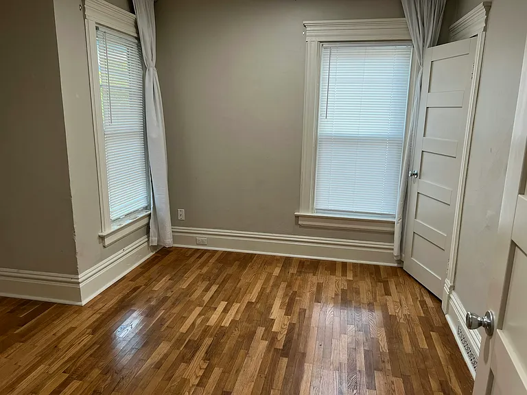 107 N Berrien St — Photo 12