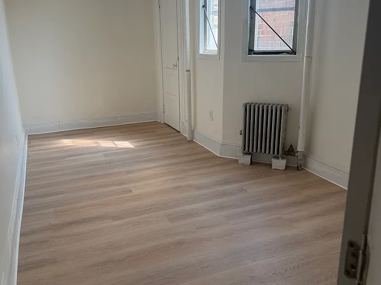 901 Summit Ave #1 — Photo 2