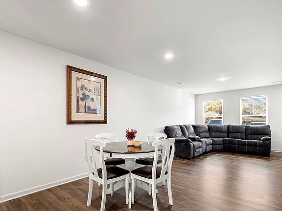 5th image of 127 Villa Ln