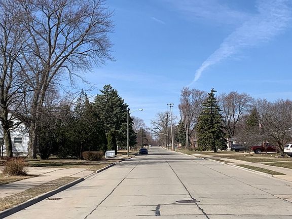 4th image of 30037 Bock St