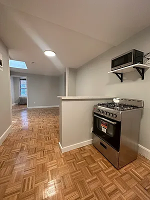 Rented by Peter R. Hungerford, LREB | media 4