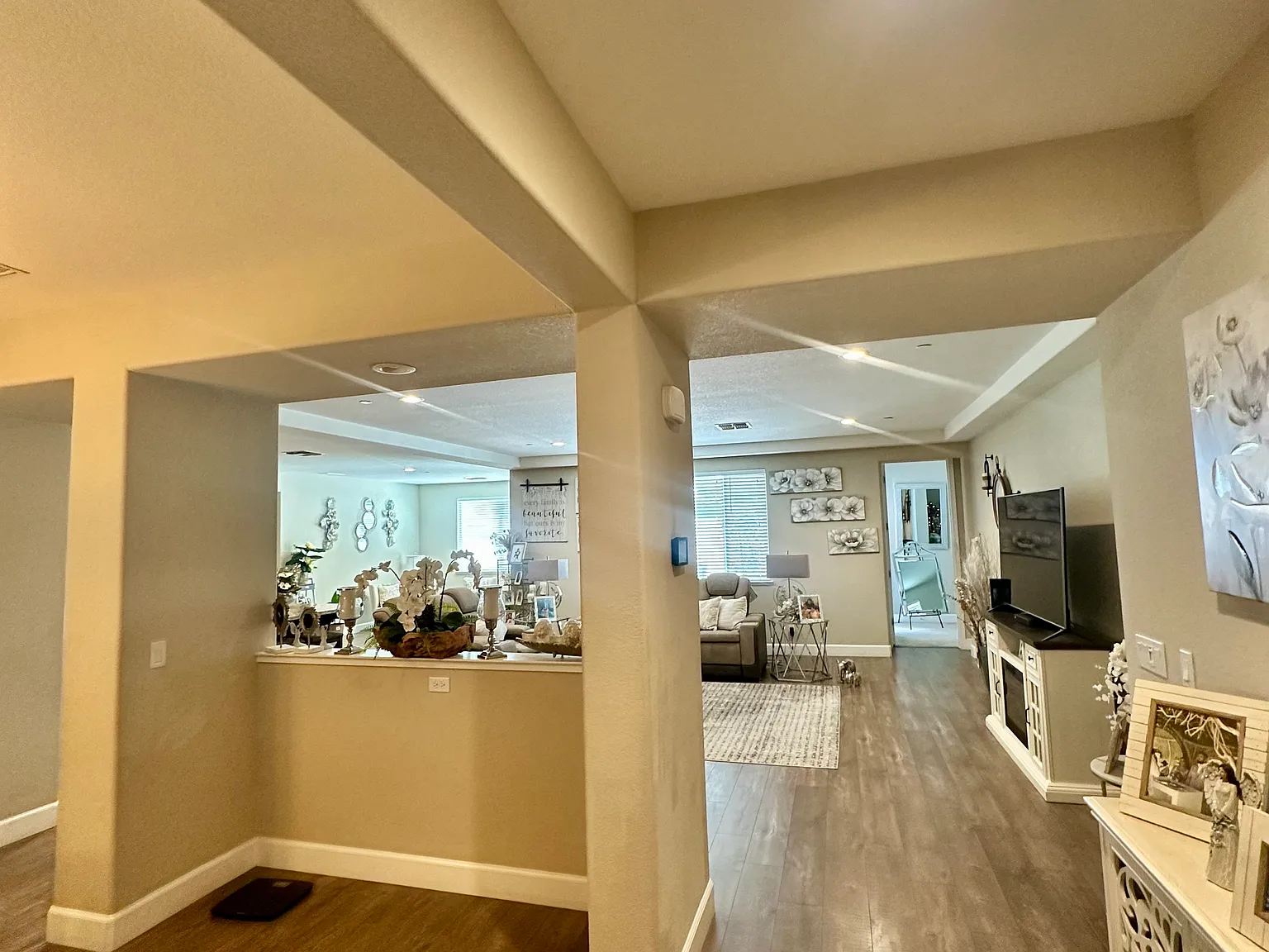 4 bed, 2800 sqft, $3,700 — Photo 2