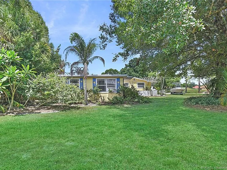 1413 SW Heather Ter — Photo 5