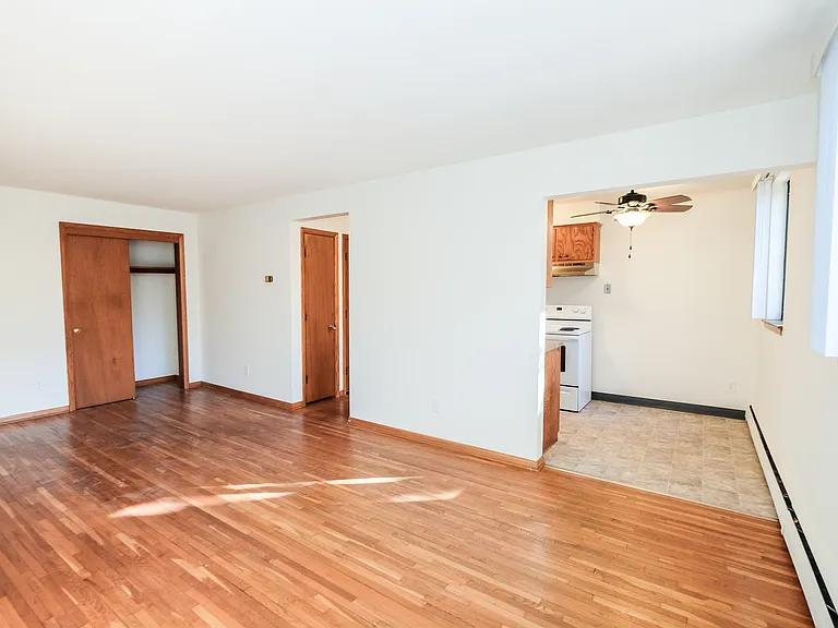 Randolph Apartments — Photo 22