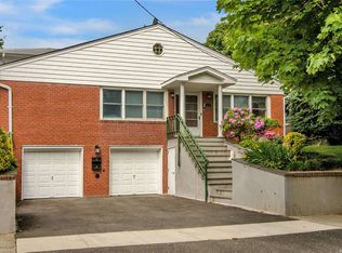 23 Linwood Rd S, Port Washington, NY 11050