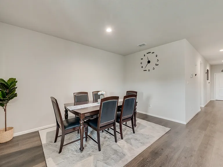 16545 Springs Rd — Photo 8