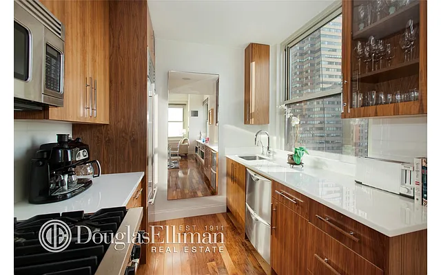 Sold by Douglas Elliman | media 15