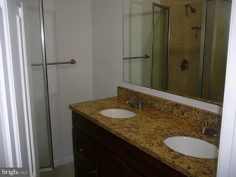 231 Vine Pl — Photo 22