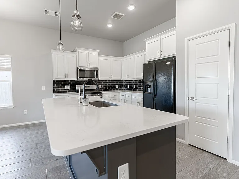401 Nest Dr — Photo 10