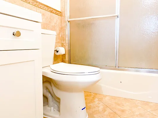 Rented by RealTegrity NY LLC | media 19