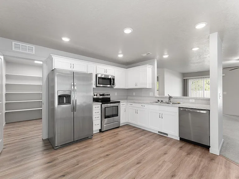 15090 N Bonelli Ave — Photo 2