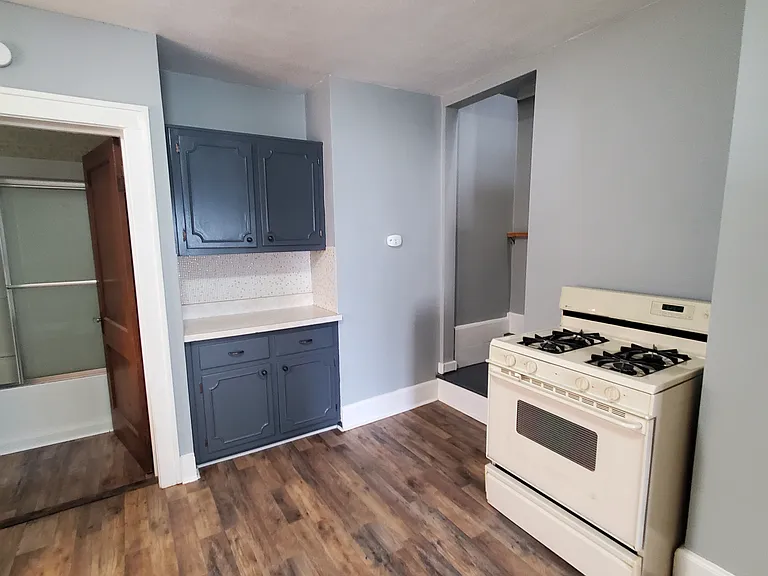114 4th St #1 — Photo 12