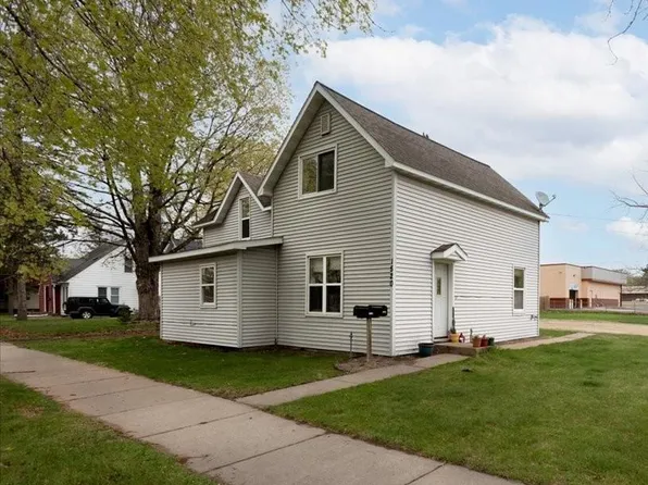 1520 8th St E, Menomonie, WI 54751