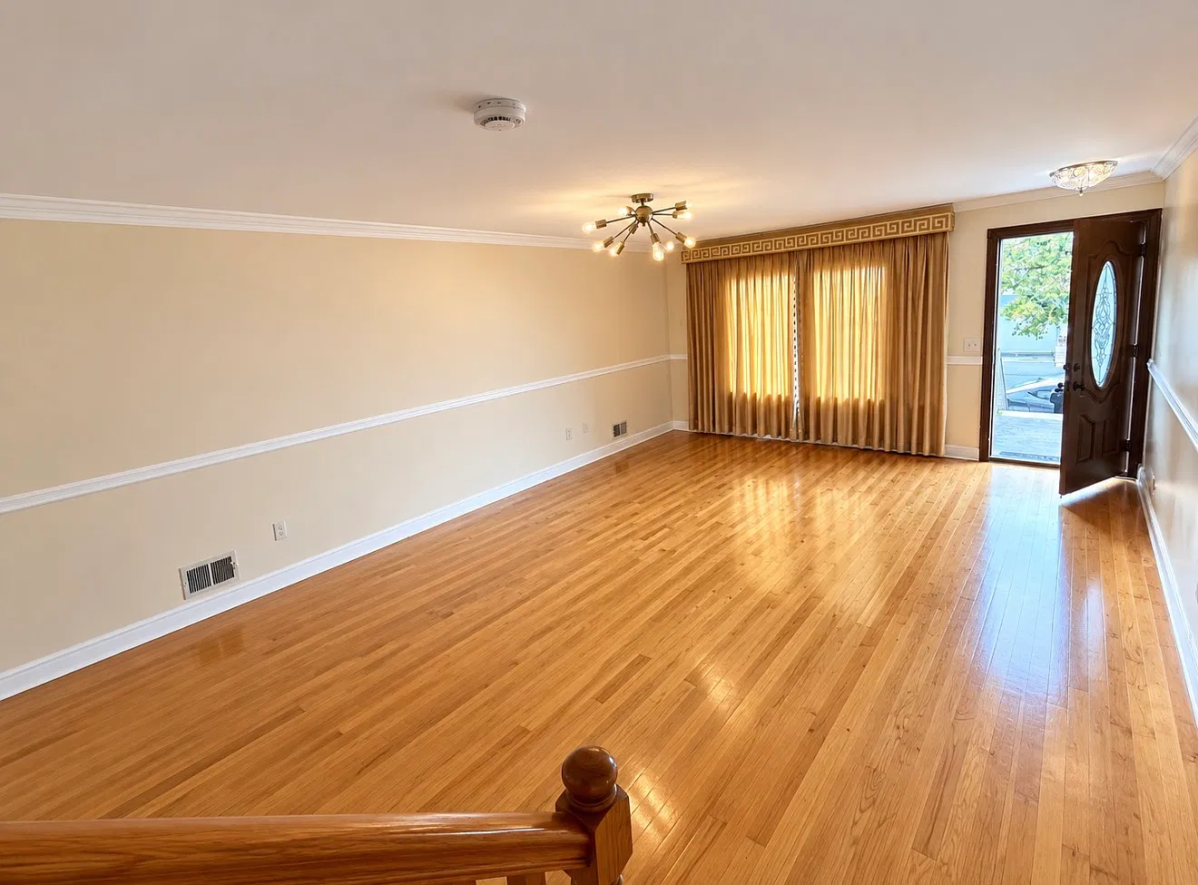 3 bed, 1.5 bath, $3,400 — Photo 2