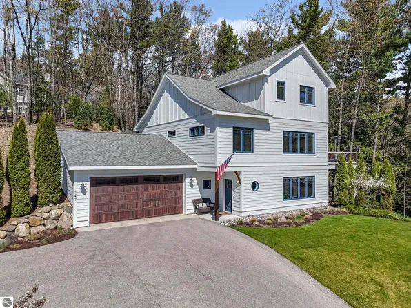547 Hidden Ridge Dr, Traverse City, MI 49686