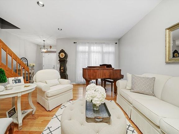 2nd image of 4258 W Thorndale Ave
